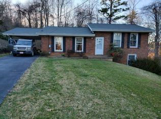 1005 Ridgefield Cir, Johnson City, TN 37601