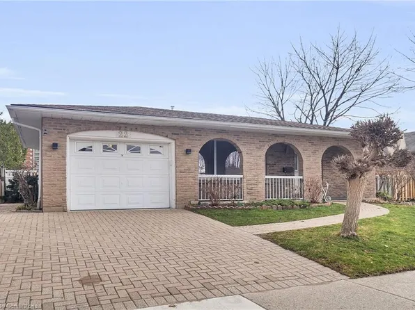 22 Renny Cres, London, ON N6E 2C5