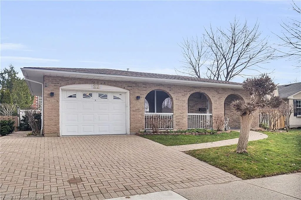 22 Renny Cres photo 1