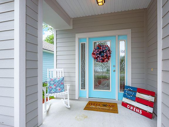 3rd image of 3815 Coastal Cove Cir