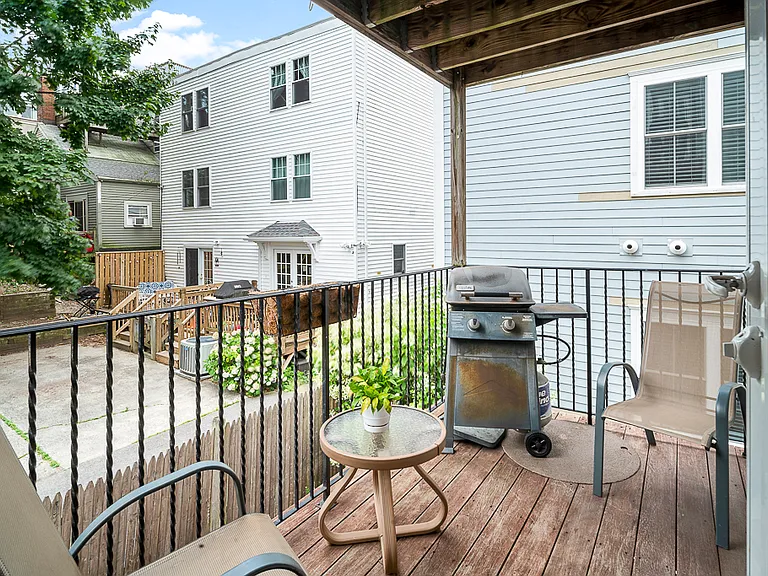 405 E 3rd St #2 — Photo 8