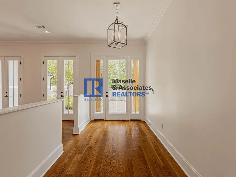 412 Dover Ln — Photo 9