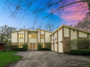 2010 Mallard Dr, Northbrook, IL 60062