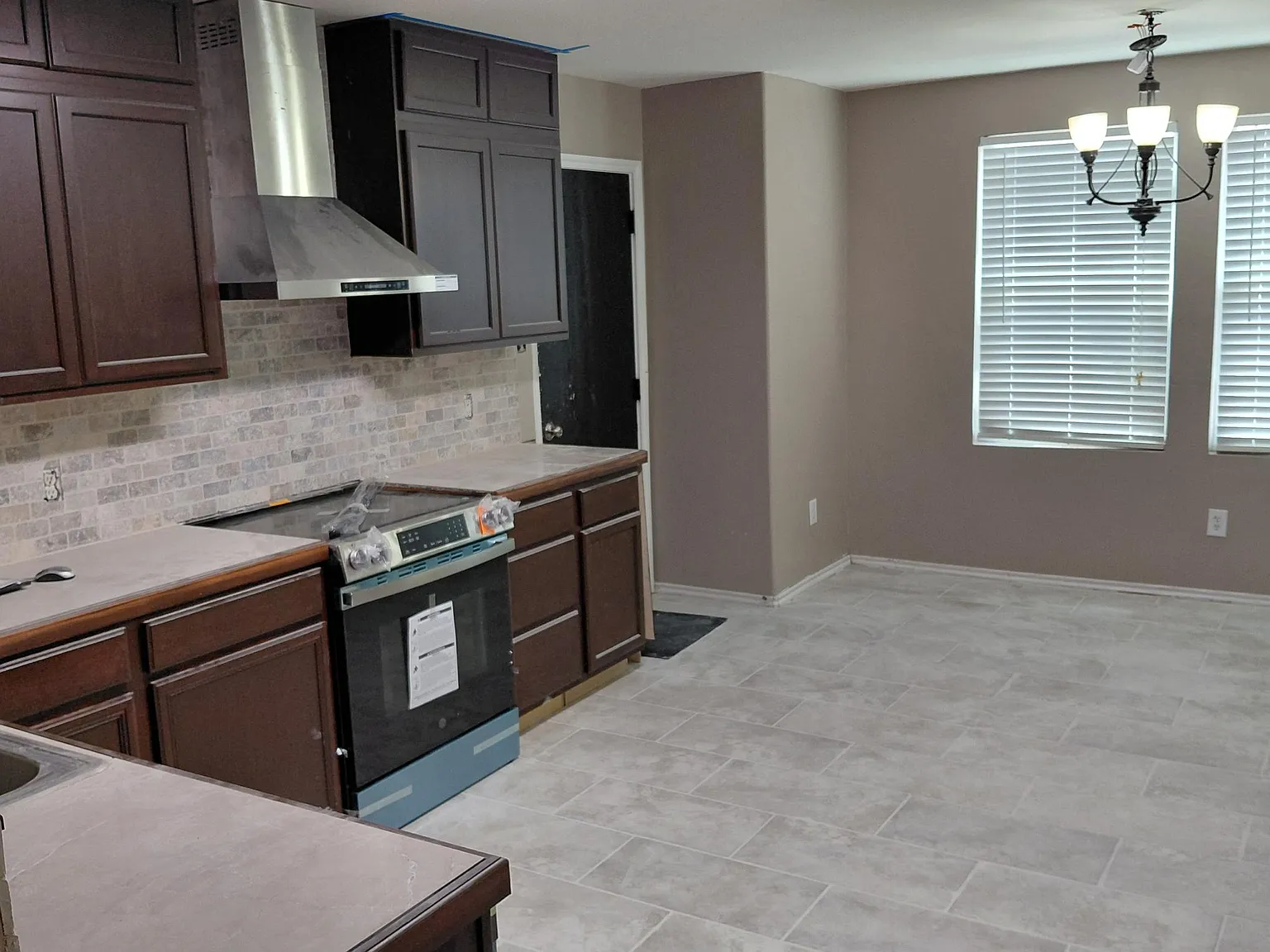 4 bed, 2.5 bath, 2144 sqft, $2,495 — Photo 3