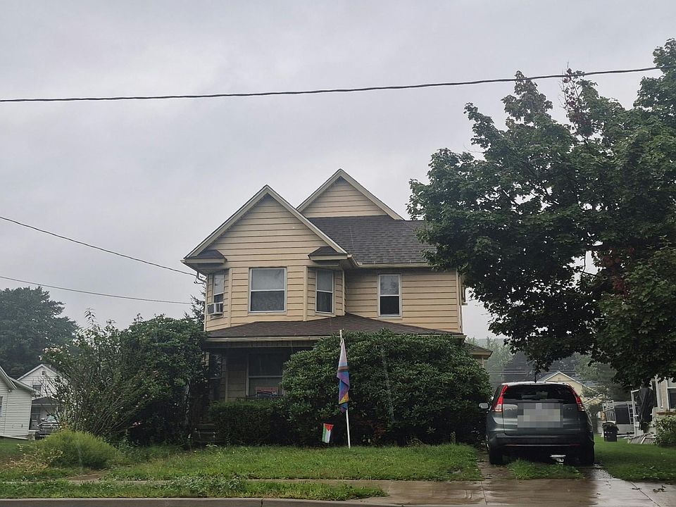 1st image of 418 Main St