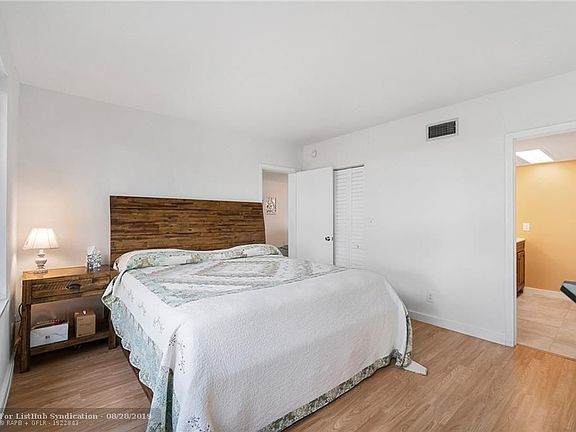 5th image of 5950 Del Lago Cir APT 301