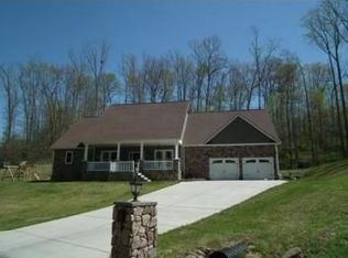 661 Valley Dr, Elkview, WV 25071