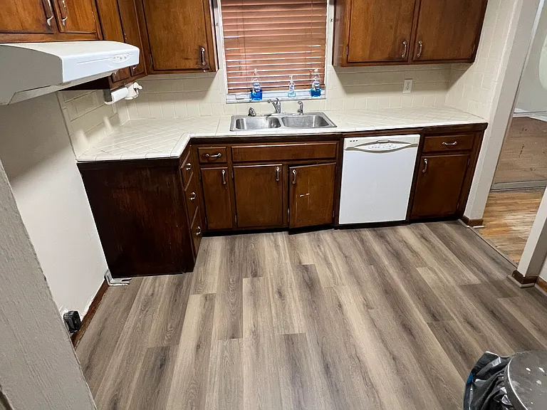 5090 Dostie Dr S — Photo 2