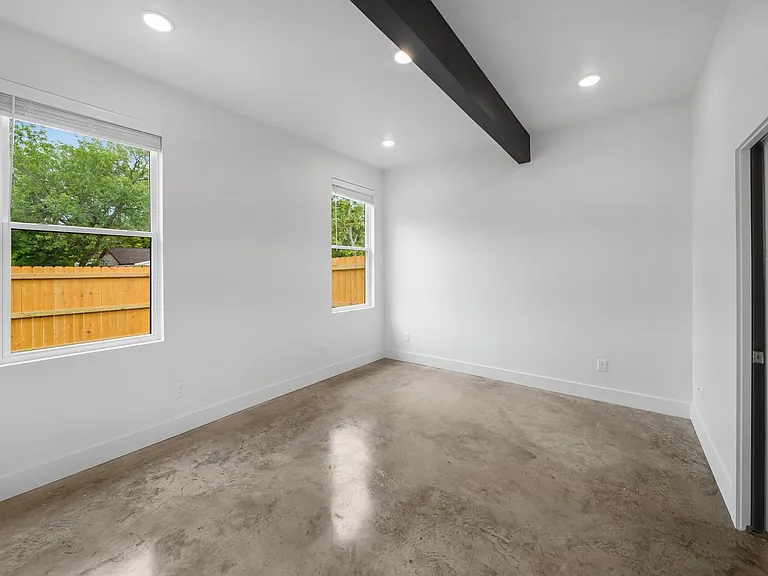 211 Lynn Dr — Photo 61