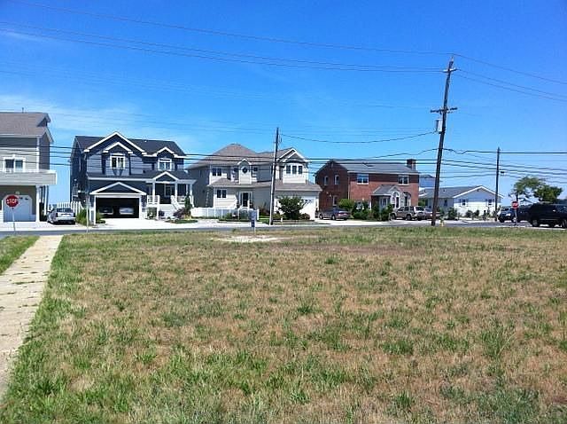 1st image of 2804 Bayshore Ave A-zone