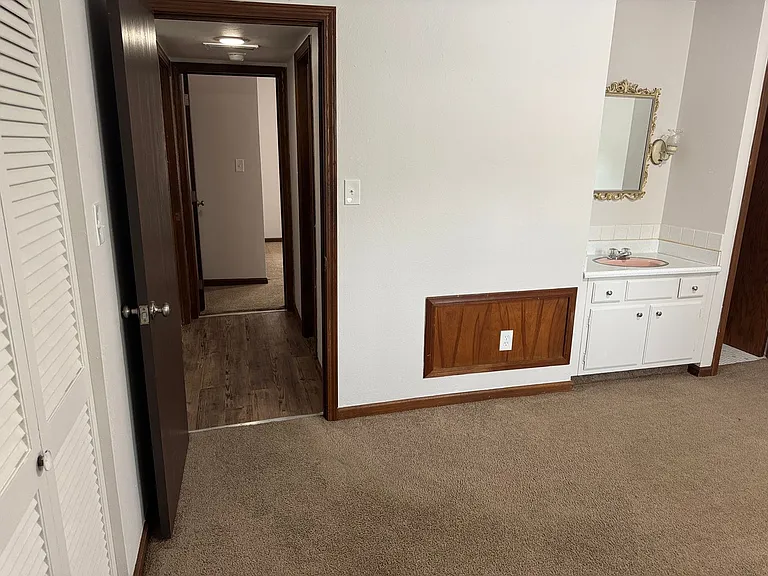 120 S Russell St — Photo 18