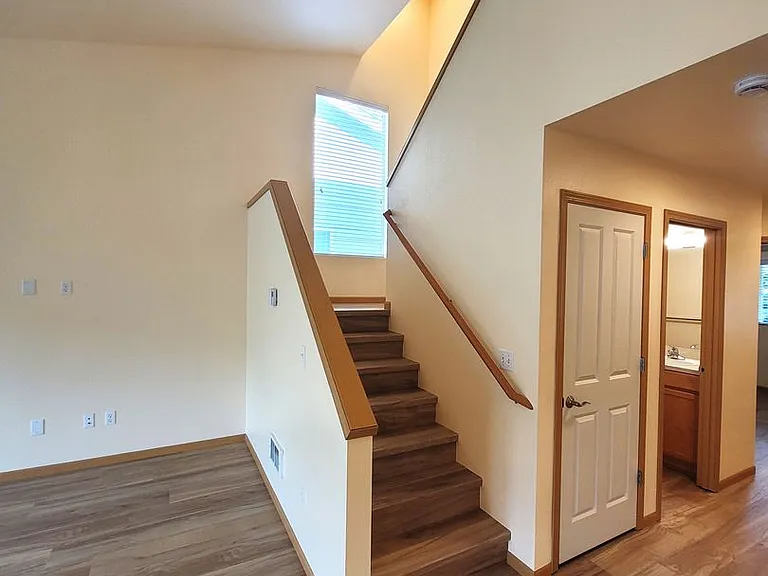 410 Holland Ave — Photo 20