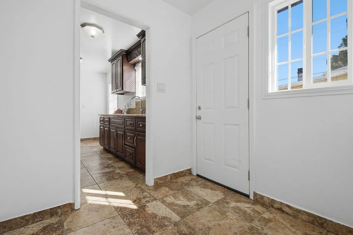 4 bed, 2.0 bath, 1300 sqft, $2,800 — Photo 4