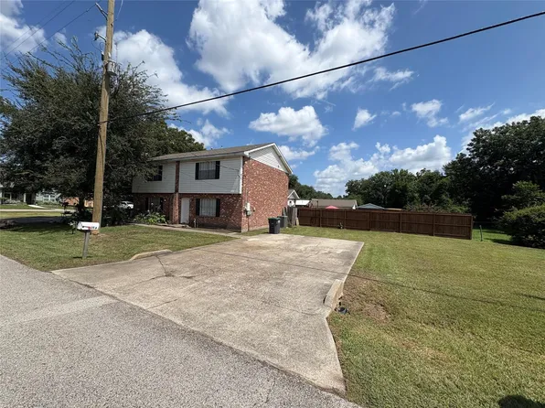 211 N Chestnut St APT A, Tomball, TX 77375