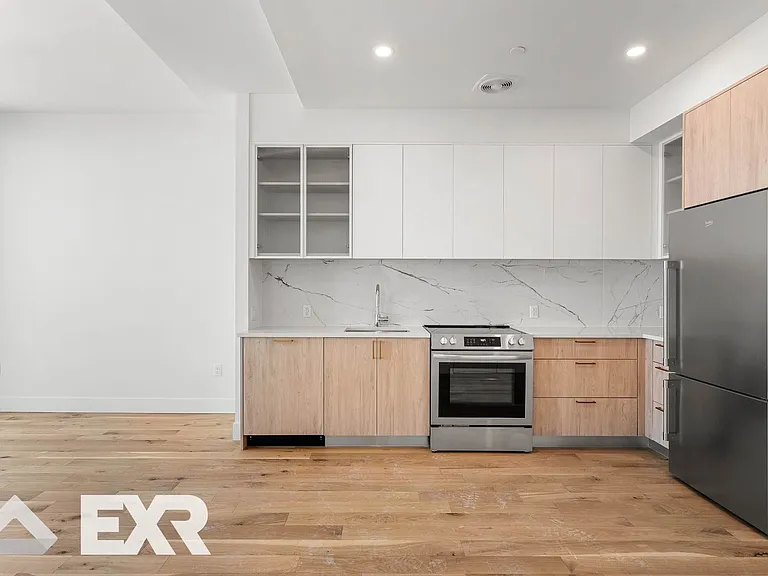 69 Adams St #17R — Photo 2