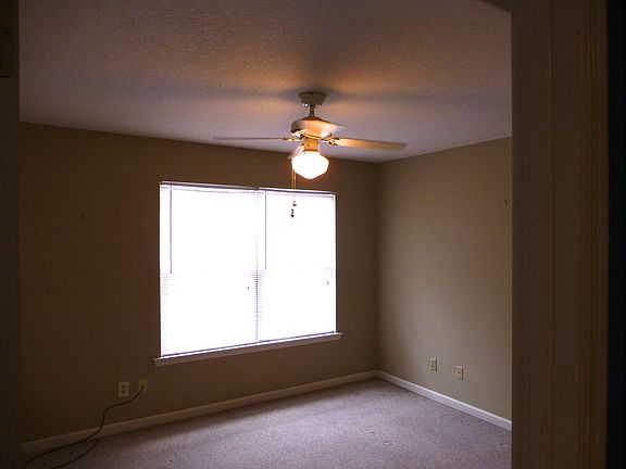 4th image of 32 N Hyer Ave