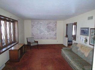 1114 Crestview Dr, Port Washington, WI 53074