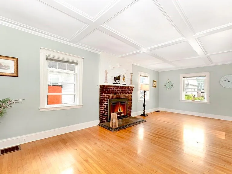 11 Webster St — Photo 2