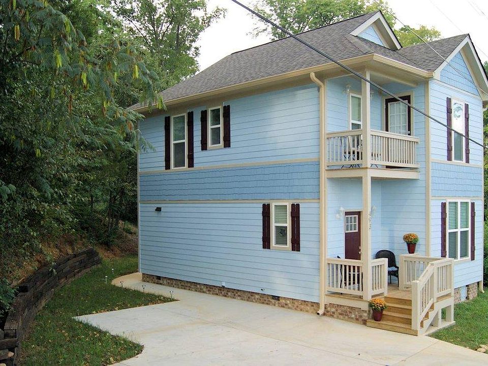 1st image of 493 Eaves Pl