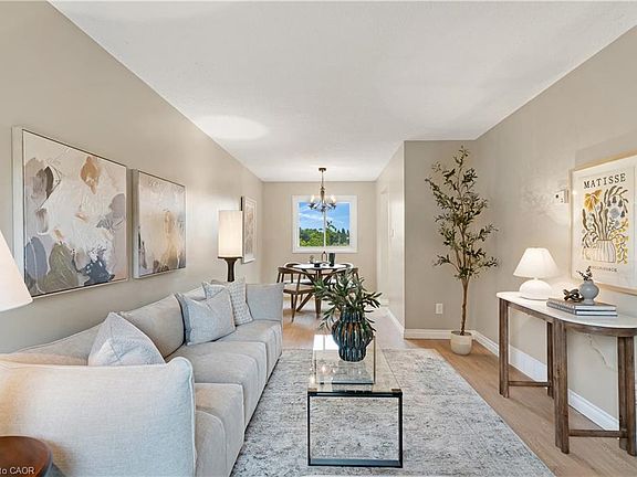 3rd image of 25 Upper Canada Dr #23