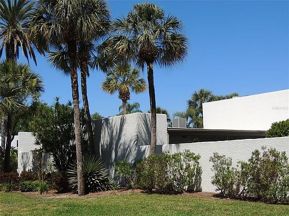 3rd image of 324 TIMBERLAKE DRIVE #324