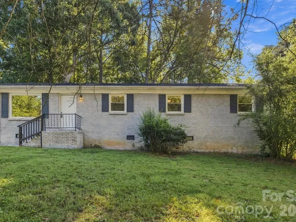 428 E McLelland Ave, Mooresville, NC 28115