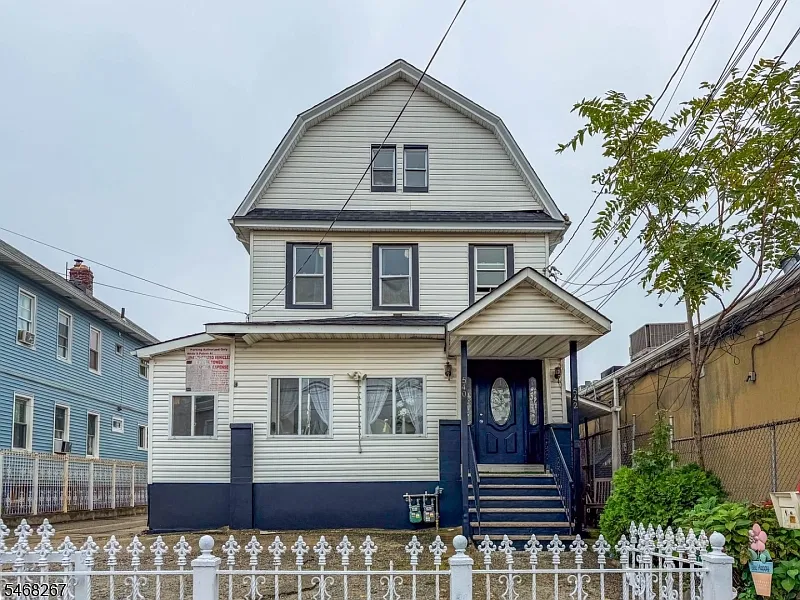4 bed, 3.0 bath, $2,750 — Photo 1