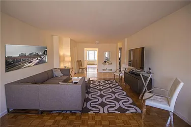 Rented by R New York