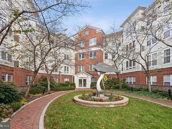 2nd image of 801 S Greenbrier St APT 214