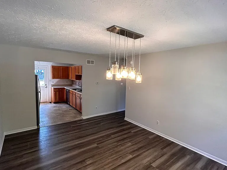 562 Covedale Ave — Photo 7