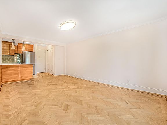 4th image of 229 E 28th St APT 2E