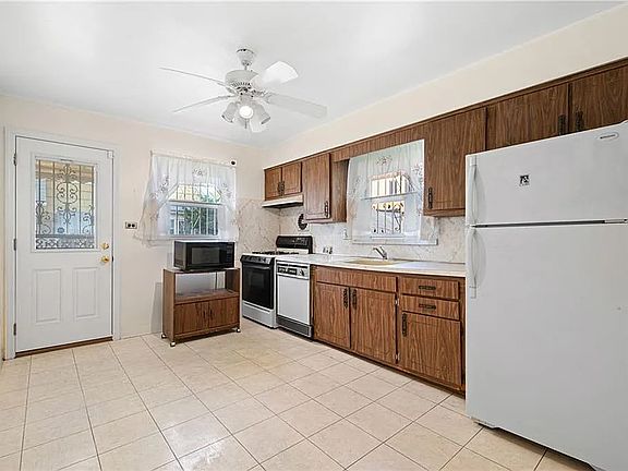 4th image of 2675 E 26th St