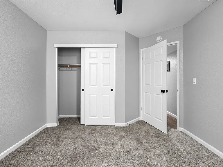 Redwood Cove Apartments — Photo 43