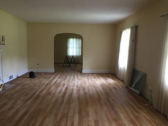 4th image of 601 Watford Ave