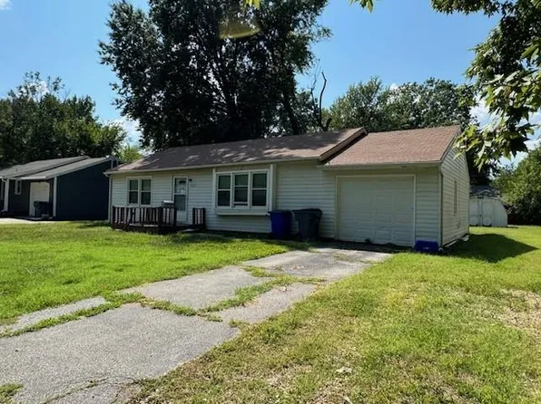 821 S Sherman Ave, Olathe, KS 66061