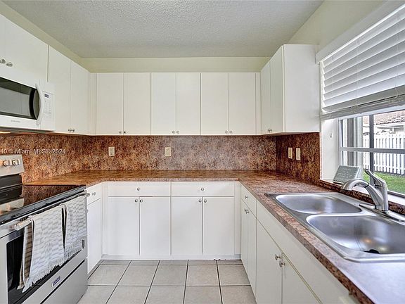 5th image of 1364 Cottonwood Cir