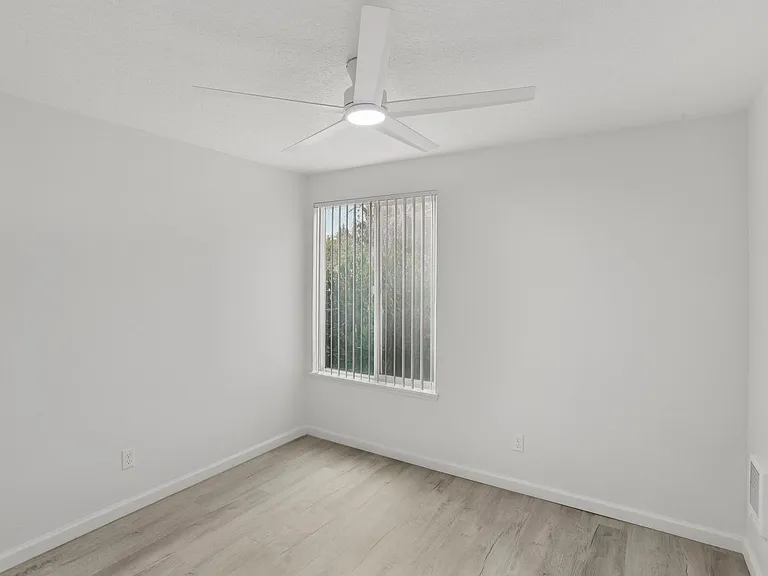 Images Highland Apartments — Photo 29