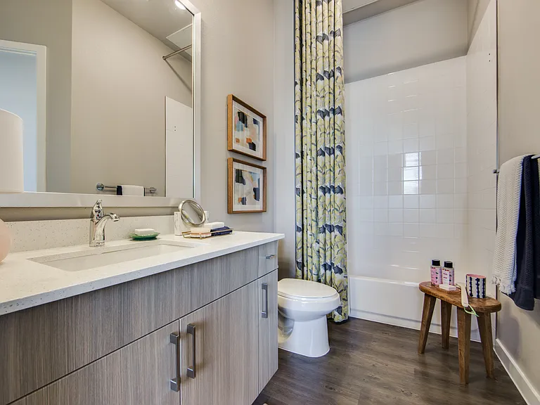 The Monarch Medical District Apartments — Photo 23