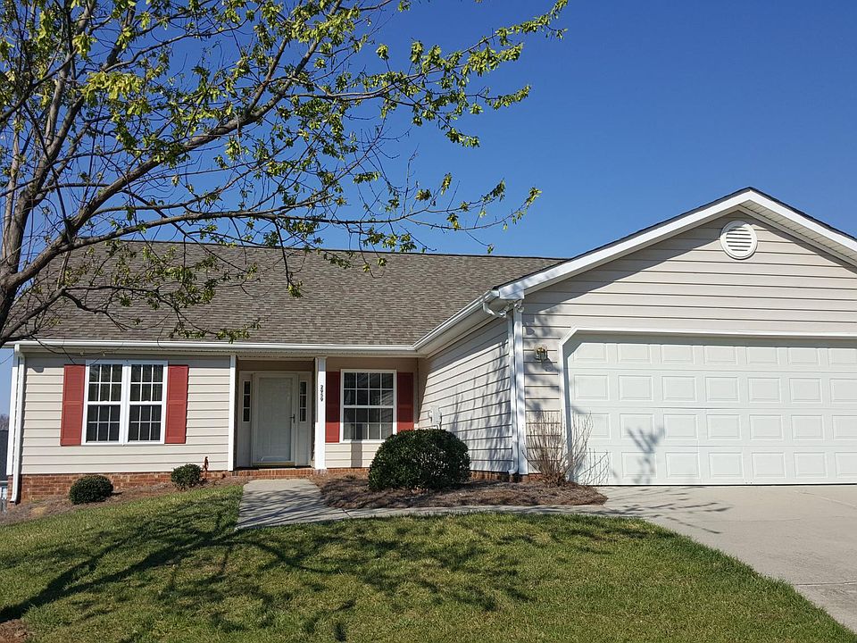 One Story townhouse villa with a 2 car garage