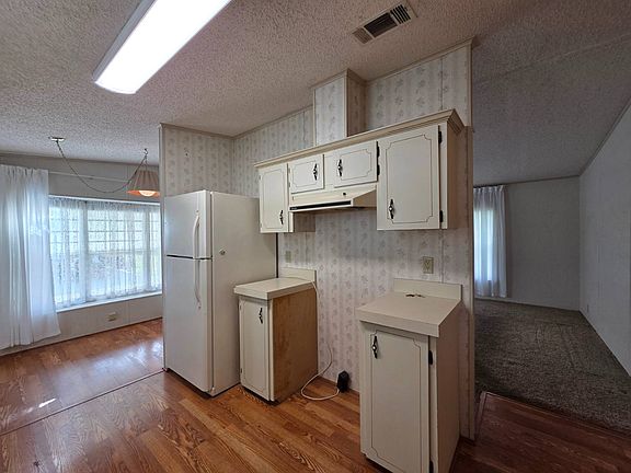 3rd image of 249 Jasper St #50