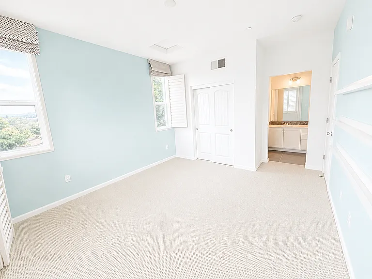 22755 Filbert St — Photo 9