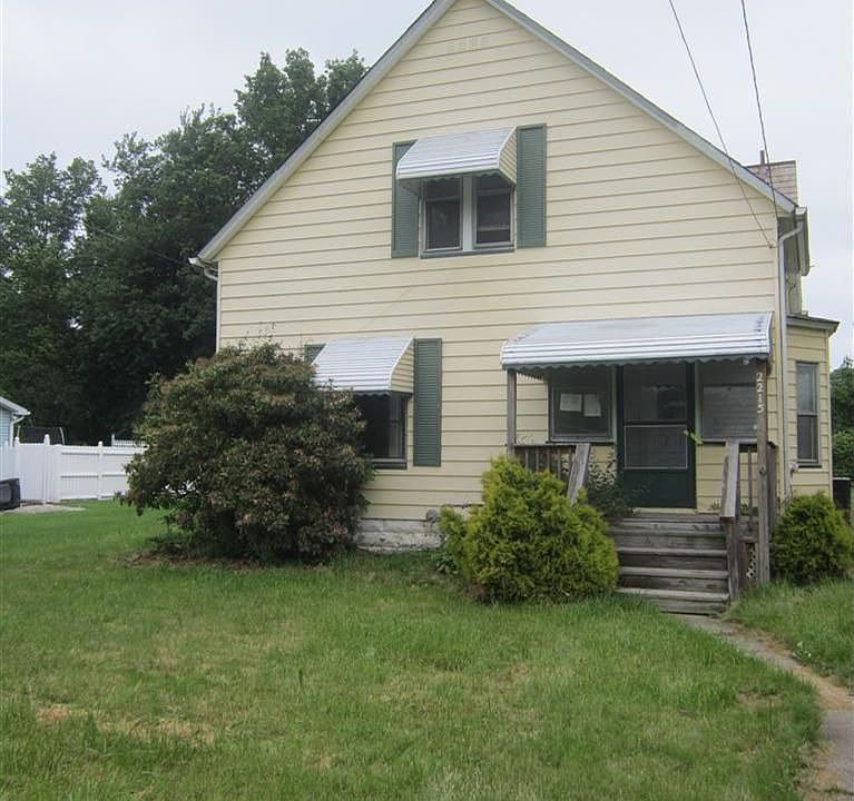 2nd image of 2215 W 13th St