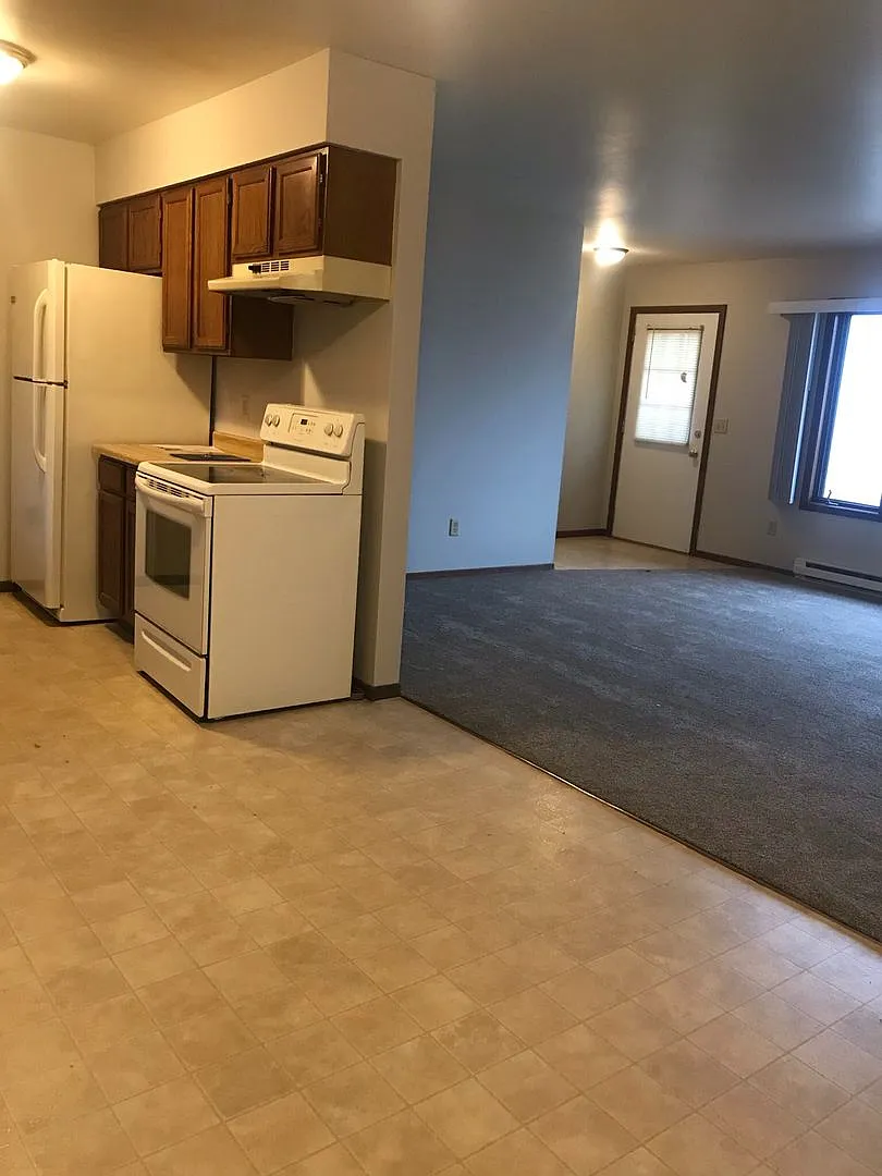 611 Dutchman Drive — Photo 2
