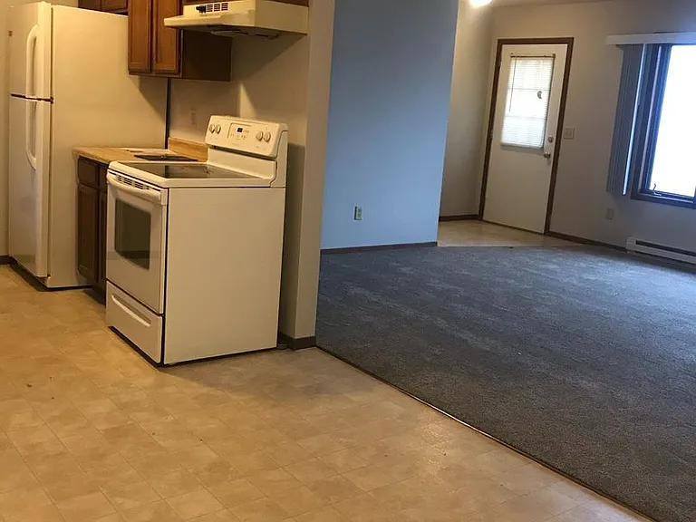 611 Dutchman Dr — Photo 3
