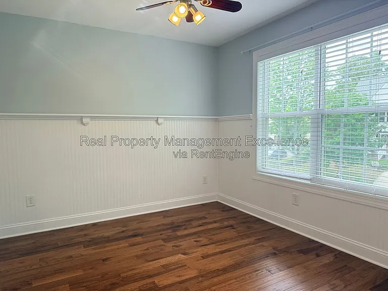 305 Holly Thorn Trce — Photo 40