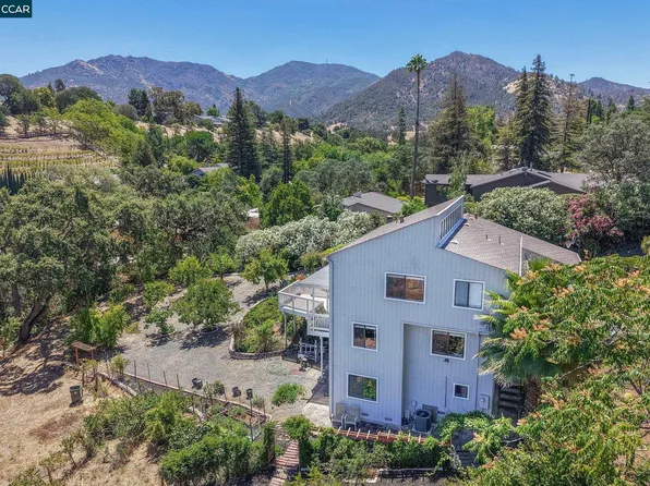 864 Coachman Pl, Clayton, CA 94517