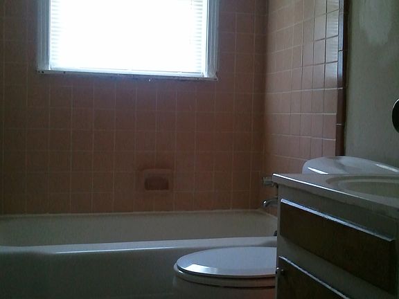 3rd image of 722 Carter Dr