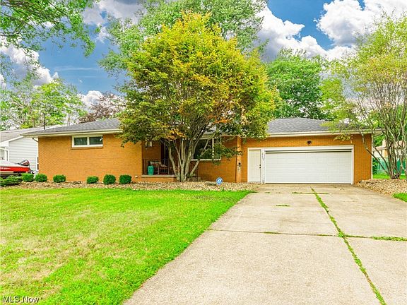 2nd image of 692 Oakridge Dr