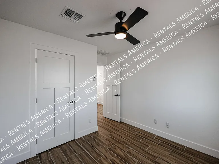 526 S Crismon Rd — Photo 19