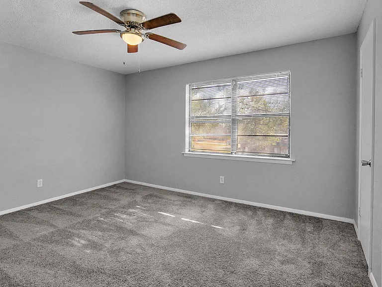 Dixon Heights — Photo 9